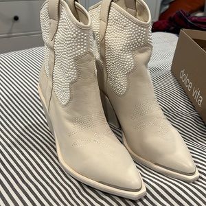 NWOT Dolce Vita Nashe Boots